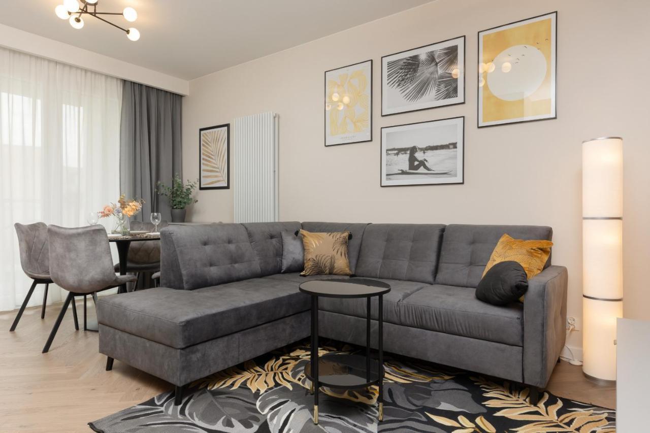 Stunning Family Apartment Ursynow With Parking & Balcony By Noclegi Renters Warsaw Luaran gambar