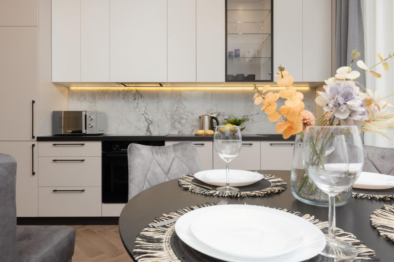 Stunning Family Apartment Ursynow With Parking & Balcony By Noclegi Renters Warsaw Luaran gambar